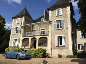 Отель Le Château  Бисси-Су-Юксель
